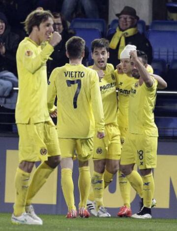 2-1. Cheryshev celebra el segundo gol con sus compañeros.