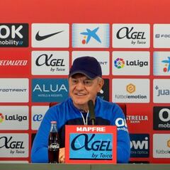 Aguirre: “Tengo 25 jugadores, juegan once y los otros catorce se acuerdan de tu familia”