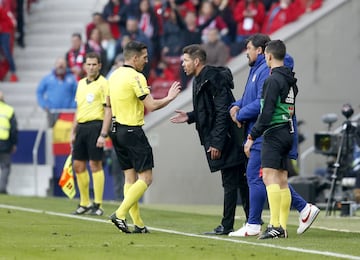 Estrada Fernández tuvo que llamar la atención el técnico argentino del Atlético de Madrid. 