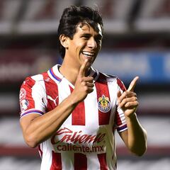 José Juan Macías hace golazo ante Querétaro y llega a seis anotaciones