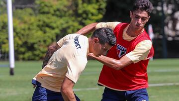 James Rodríguez en una práctica con Sao Paulo.