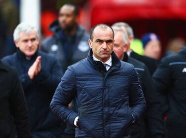 Poor run sees Roberto Martínez shown the door at Everton