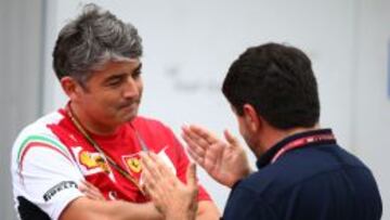 CHARLA. Mattiacci habla con García-Abad, mánager del español.