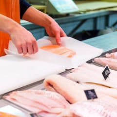 Un chef con tres estrellas Michelin destapa el error más típico al cocinar pescado: “Es el enemigo número 1”