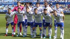 El once del Real Zaragoza frente al Girona el 10 de abril de 2022: Cristian &Aacute;lvarez, Eugeni, Iv&aacute;n Az&oacute;n, Jair y Zapater, en la fila de arriba, y Bermejo, Fran G&aacute;mez, Chavarr&iacute;a, Franc&eacute;s, Borja Sainz y Vada, en la de