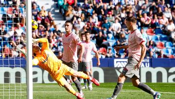 16/02/25
PARTIDO SEGUNDA DIVISION
LEVANTE - REAL SPORTING
YAÑEZ