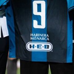 El refuerzo de Gallos Blancos; un ‘9′ que nadie esperaba