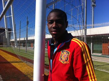 Entrevista del extremo derecho en una concentración con la selección española sub-16. 
