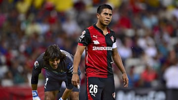 El negrito despuntó con su gran calidad y técnica indiscutible en el medio campo, lo cual lo llevo a la selección en algunas ocasiones. Fue campeón en dos ocasiones, una con Monterrey y otra con América.