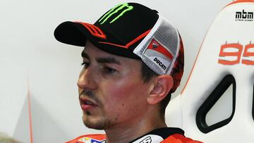 Ducati's rider, Spanish Jorge Lorenzo, is pictured in the box after a free practice session of the Moto GP Italian Grand Prix at Mugello racetrack on June 3, 2017. / AFP PHOTO / Vincenzo PINTO