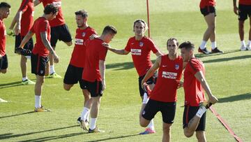 GRA040. MAJADAHONDA (MADRID), 18/08/2017.- Los jugadores del Atlético de Madrid durante el entrenamiento de esta mañana en la ciudad deportiva de Majadahonda (Madrid) en preparación para el primer partido de liga mañana sábado contra el Girona, que debuta en Primera, en el Estadio Municipal Montilivi. EFE/Juan Carlos Hidalgo