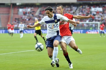 Jugó en el  AC Arles-Avignon francés, debutante en primera durante la temporada 2010/11