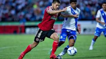 Los Xolos no pudieron aprovechar la ventaja de dos hombres y perdieron ante el Puebla 2-1.