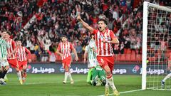 El Almería resiste al Córdoba, que se va irritado con el árbitro