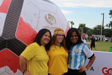 Aficionados en la Fan Zone.