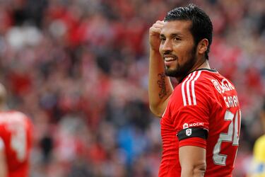 En 2011 el Benfica pagaría 5.5 millones a cambio de Garay. El zaguero argentino dió su mejor nivel en Lisboa, disputando 135 partidos en ‘Os Encarnados’. Sólido, seguro y goleador ocasional, dejó buenos recuerdos en Lisboa antes de partir al Zenit de San Petersburgo.