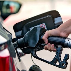 Un bombero pide no hacer esto nunca al echar gasolina