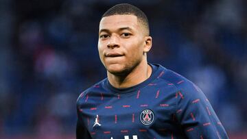 Paris Saint-Germain's French forward Kylian Mbappe looks on ahead of the French L1 football match between Paris-Saint Germain (PSG) and Lens (RCL) at The Parc des Princes Stadium in Paris on April 23, 2022. (Photo by bERTRAND GUAY / AFP)