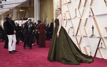 Greta Gerwig, directora de 'Mujercitas', con un vestido verde diseño de Dior. 