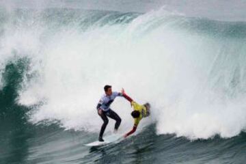 El Mundial de Surf Maui and Sons Arica Pro Tour 2015 , organizado por la Federación internacional de Surf, reune a 60 de los mejores raiders de todo el mundo. Ellos esperan domar la peligrosa ola “El Gringo” que rompe sobre las rocas, lo que la convierte en la competencia mas peligrosa en el circuito mundial.