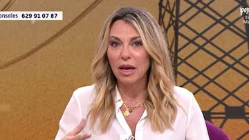 Una trabajadora de Antena 3, obligada a pedir perdón tras posar en una fotografía junto al tren de Adamuz