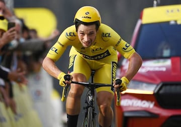 Primoz Roglic cruza la meta desencajado, ya conocedor de la derrota.