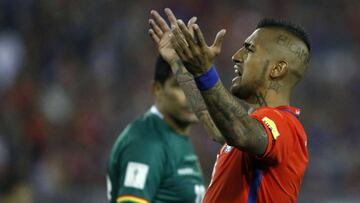 Futbol, Chile vs Bolivia.
Eliminatorias mundial Rusia 2018.
El jugador de Chile Arturo Vidal gesticula durante el partido clasificatorio al mundial de Rusia 2018 contra Bolivia disputado en el estadio Monumental de Santiago, Chile.
06/09/2016
Andres Pia/Photosport**********
Football, Chile vs Bolivia.
Russia 2018 World Cup qualifying match.
Chile's player Arturo Vidal gestures during the Russia 2018 World Cup qualifying football match against Bolivia at the Monumental stadium in Santiago, Chile.
06/09/2016
Andres Pia/Photosport