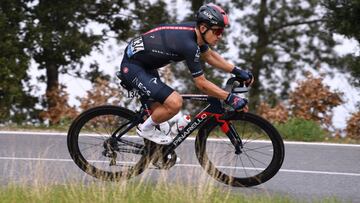 Michal Kwiatkowski compite durante una etapa de la Tirreno-Adriático 2021.