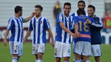 ALEGR&Iacute;A. Los jugadores del Recreativo celebran un gol de su gran inicio de temporada.