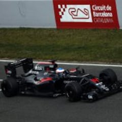 Decepción en McLaren: solo tres vueltas para Alonso