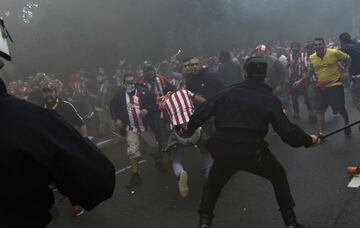 Pitched battles mar the return of the Asturian derby