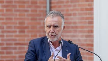 El presidente del Gobierno de Canarias, Ángel Víctor Torres, comparece después de su reunión con el ministro de Inclusión, Seguridad Social y Migraciones, en el Ministerio de Inclusión, Seguridad Social y Migraciones, a 23 de septiembre de 2022, en Madrid (España). Con este encuentro, Ángel Víctor Torres comienza una ronda de contactos en Madrid con ministros y secretarios de estado para aclarar asuntos pendientes con las Islas, como las colas que se producen en la Seguridad Social para realizar gestiones.
23 SEPTIEMBRE 2022;CANARIAS;ESCRIVÁ;PRESIDENTE;REUNION
Ricardo Rubio / Europa Press
23/09/2022