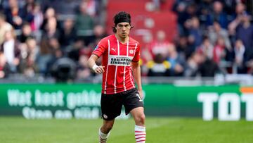 Erick Gutiérrez destacó como defensa central del PSV