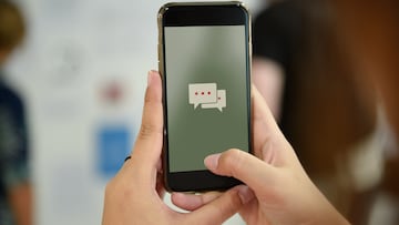 Teléfono móvil recibiendo un mensaje