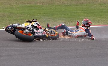 Marc Marquez cayó de su motocicleta el 9 de abril de 2017, durante la carrera del Gran Premio de Argentina de MotoGP, en el circuito de Termas de Rio Hondo.