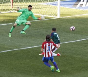 Filipe Luis marca el 3-0.