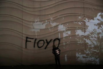 A demonstrator sprays graffiti during a protest against the death in Minneapolis police custody of African-American man George Floyd, in Minneapolis, Minnesota, U.S., May 30, 2020. REUTERS/Leah Millis TPX IMAGES OF THE DAY