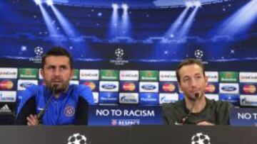 El técnico Nenad Bjelica y el capitán Manuel Ortlechner, en rueda de prensa.