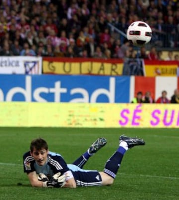 El 19 de marzo de 2011 Agüero marcó para los colchoneros en el Calderón recortando la distancia en el marcador, ya que Benzema y Ozil habían marcado en la primera parte.