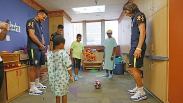 Filipe, Diego Alves y Coutinho visitaron un hospital infantil