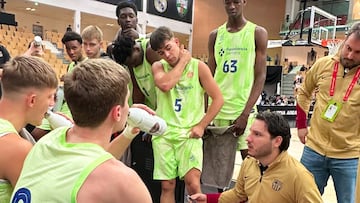 Los jugadores del Barça, durante un tiempo muerto.