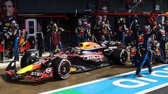 Max Verstappen saliendo de boxes en Silverstone