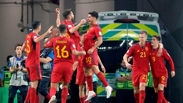 Los jugadores de España celebrando el gol de Marco Asensio, el segundo que sube en el marcador para España contra Costa Rica. 
