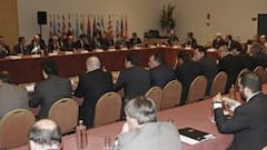 Almunia no descarta investigar las deudas con Hacienda