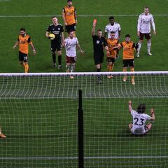 La tarjeta roja a David Luiz que indigna a Inglaterra: '¡Increíble!'