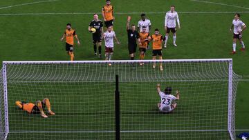 La tarjeta roja a David Luiz que indigna a Inglaterra: '¡Increíble!'