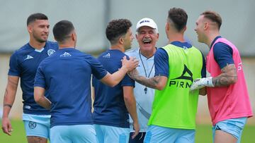 FORT LAUDERDALE, FLORIDA - JULY 20: Ricardo Ferretti, coach of Cruz Azul laughs with his players during an Inter Miami CF Training Session at Florida Blue Training Center on July 20, 2023 in Fort Lauderdale, Florida.   Hector Vivas/Getty Images/AFP (Photo by Hector Vivas / GETTY IMAGES NORTH AMERICA / Getty Images via AFP)