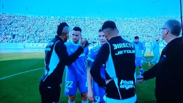 El momento que pocos vieron del Superclásico: Zaldivia y Vidal sorprenden con esta imagen