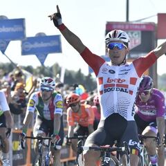 Ewan logra su doblete al esprint antes de la montaña