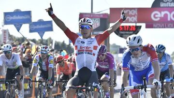 Ewan logra su doblete al esprint antes de la montaña